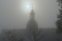 Renaissance-Schloß im Nebel